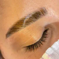 لیفت مژه و ابرو و مدل برای اکستنشن