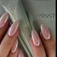 استخدام یک نفر ثابت و ناخن کار و مژه کار