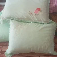 تعدادی بالش بفروش میرسد