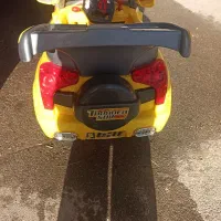 ماشین اسباب بازی دو موتوره درحدنو باطری نداره|اسباب‌‌بازی|نورآباد, |دیوار