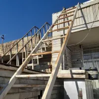 دوعدد نرده بام ویک عدد چهار پایه بفروش میرسد