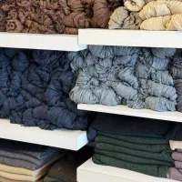 فروشنده بوتیک در آخر خط