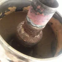 سماور گازی خیلی ضخیم قدیمی‌ مناسب ویلا باغ