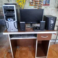 کامپیوتر الجی با میز