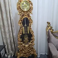 ساعت و ویترین و آینه و شمعدان