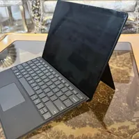 سرفیس پرو ۸ بهمراه کیبورد و قلم