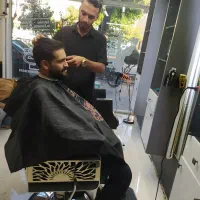 آرایشگر حرفه ای اصلاح و پاکسازی کاتلند