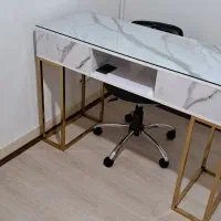 میز ناخن  و ۲ عدد صندلی استاد کار