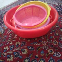 تعدادی آبکش پلاستیکی