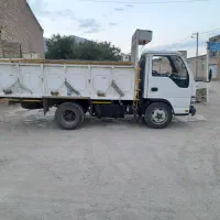 یک دستگاه کامیونت ایسوزو ۵۲۰۰مدل ۸۷