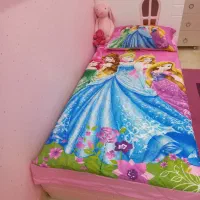 تخت وکمدنوجوان