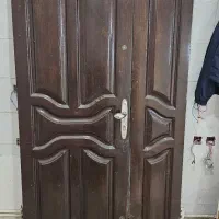 درب چوبی قدیمی و سالم بهمراه قفل و یراق کامل