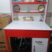 (میزتحریر جادار ومستحکم)