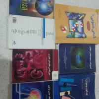 کتاب دانشگاهی رشته زیست و تعداد زیادی جزوهشناسی