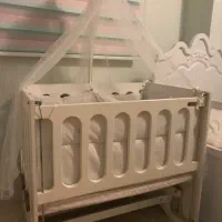 تخت کنار مادر