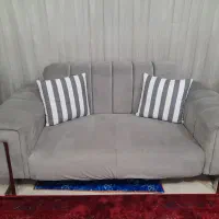 مبل هفت نفره همراه کوسن و سه عسلی