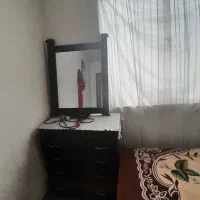 درآوروآینه ودوعدد پاتختی.