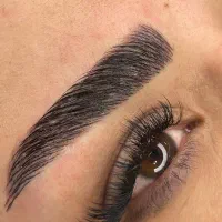 آرایش دائم و کاشت مژ ه