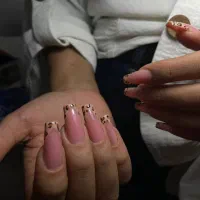 تخفیف ۵۰ درصدی کاشت و ترمیم ناخن|خدمات آرایشگری و زیبایی|رشت, معلم|دیوار