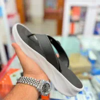 دمپایی|کیف، کفش، کمربند|کنارک, |دیوار