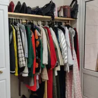 تعدادزیادی لباس خارجی و ایرانی فروش به علت مهاجرت