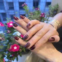 کاشت و طراحی حرفه‌ای ناخن با تخفیف ویژه