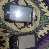 دو عدد گوشی قدیمی یکی سالمه