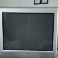 یک دستگاه تلویزیون ۲۱ اینچ