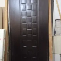 در چوبی نو و تمیز