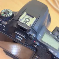 کانن 77D با لنز ۵۰ f1.8