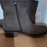 یک جفت نیم بوت زنانه نو