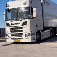 راننده تریلی یخچالی هستم با مدارک کامل