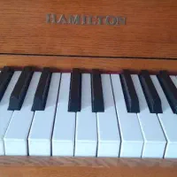 پیانو اکوستیک همیلتن