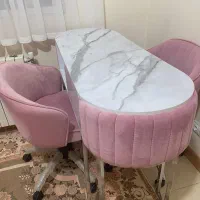 میز ناخن همراه با استند و دوعدد صندلی|آرایشگاه و سالن‌های زیبایی|اصفهان, بهارستان|دیوار