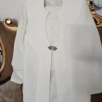کت و شلوار سفید همراه تاپ گیپور