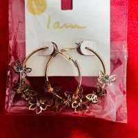 اکسسوری و گوشواره۱۶ جفت۱/۴۰۰/۰۰۰تومان
