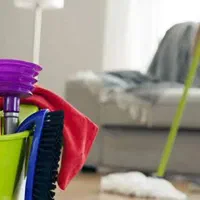 کارگر خانم با جای خواب