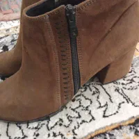 کفش سایز ۳۸و۳۹و۴۰موجود میباشد