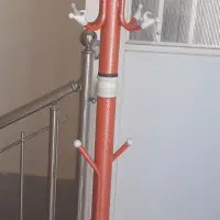 جالباسی بزرگ(۱۷شاخه ) ایستاده فلزی پایه سنگی|بندرخت و رخت‌آویز|شاهین‌شهر, خانه کارگر|دیوار