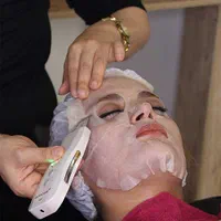 پاکسازی و فیشیال صورت و بدن