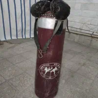 کیسه بوکس همراه با دستکش