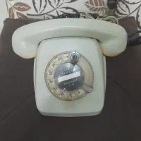 تلفن قدیمی و سالم