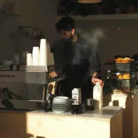 باریستا و بارتندر حرفه ای هستم (جویای کار)