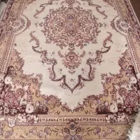 فرش کرمی رنگ