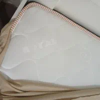 تخت خواب و تشک و دوتا پاتختی سالم و شیک|تخت و سرویس خواب|خرمدره, |دیوار