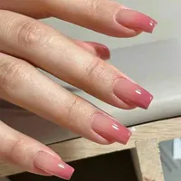کاشت ناخن با بهترین متریال