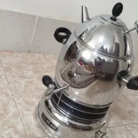 یه عدد سماور و قوری