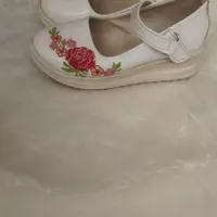 کفش بچگانه