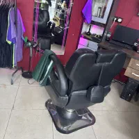 فروش ۳ عدد صندلی vip و ی سری لوازم ارایشی