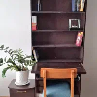 میز تحریر MDF، کتابخانه جادار و صندلی محکم